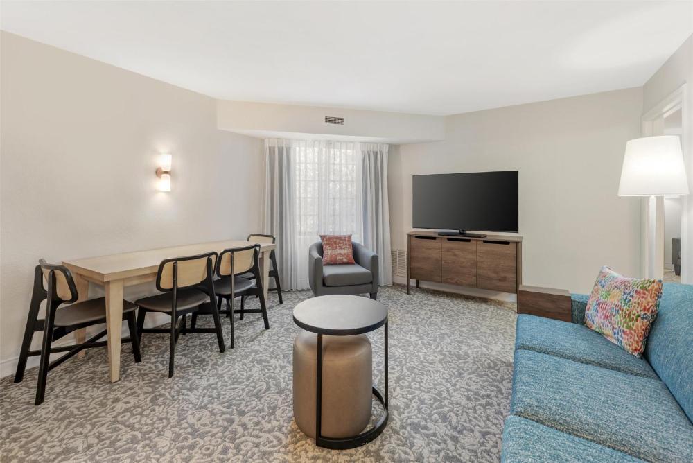 Two-Bedroom Suite with King and Queen Beds interior
